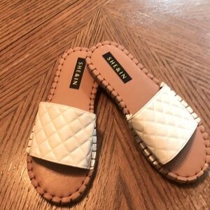🆕 She & In White Quilted Sandals 7.5